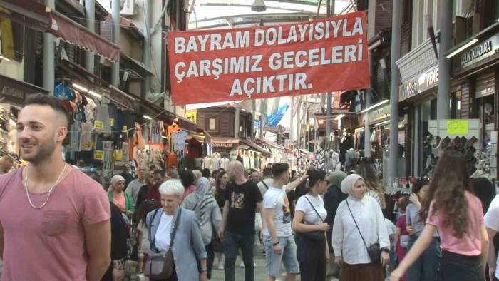 Bursa Tarihi Kapalı Çarşı’da Bayram Yoğunluğu Başladı
