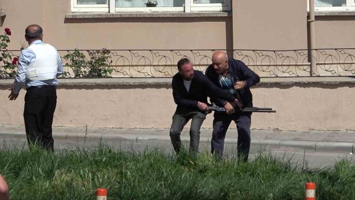 Pompalı Dehşetin Altından Beğenilmeyen Börek Kavgası Çıktı