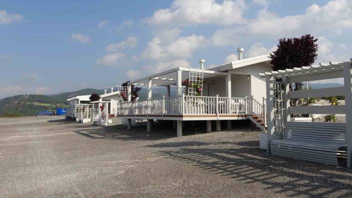 Salda Gölü Doğasına Uygun Tesisleriyle Ziyaretçilerini Bekliyor