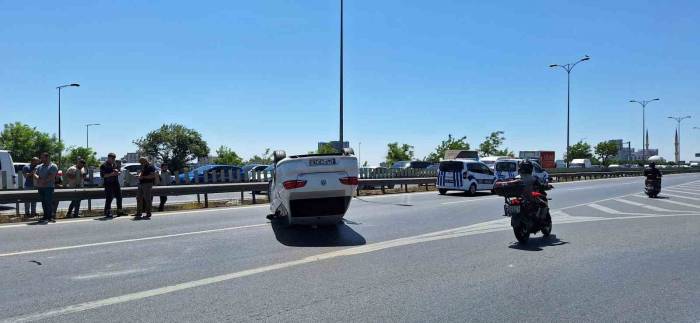 Esenler’de Kaza Yapan Otomobil Takla Atıp Ters Döndü