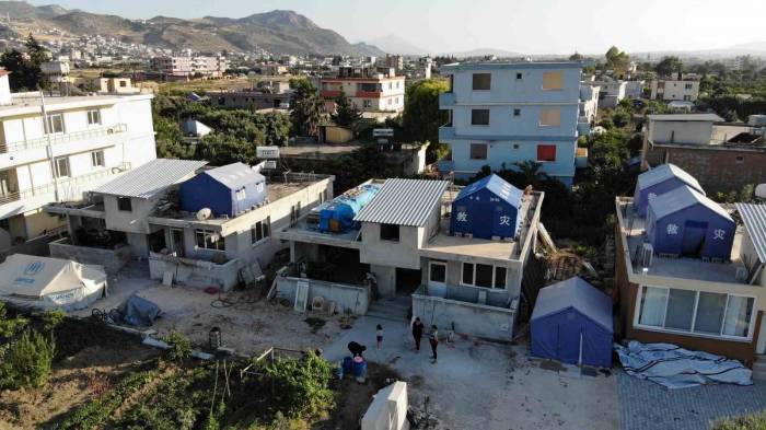 Deprem Korkusu Öyle Bir Şey Yaptırdı Ki, Gören Bir Daha Bakıyor