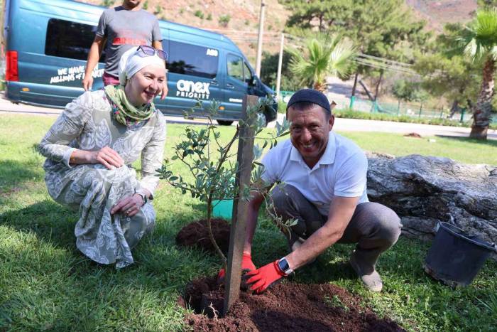 Kardeş Şehirden Marmaris’e Fidan