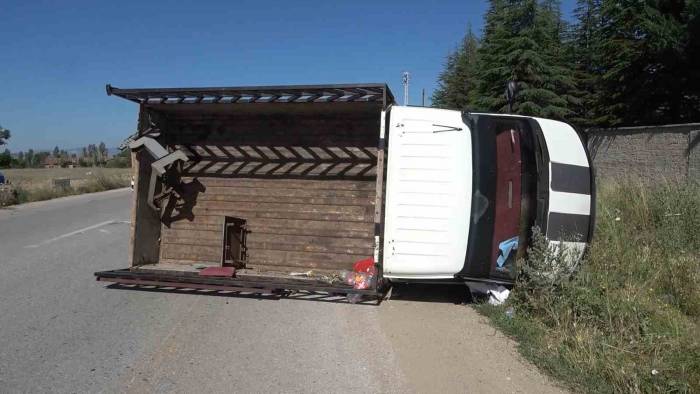 Kırıkkale’de Kamyonet Devrildi: 2 Yaralı