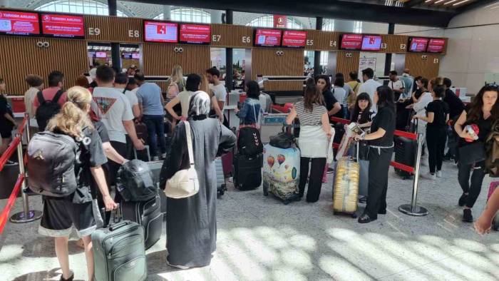 İstanbul Havalimanı’nda Bayram Yoğunluğu