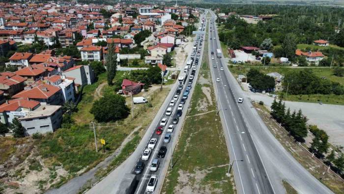 Afyonkarahisar- Konya Karayolunda Bayram Trafiği Yoğunluğu