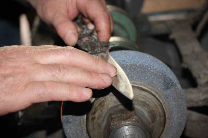 Bıçaklar Kurbana Bileniyor