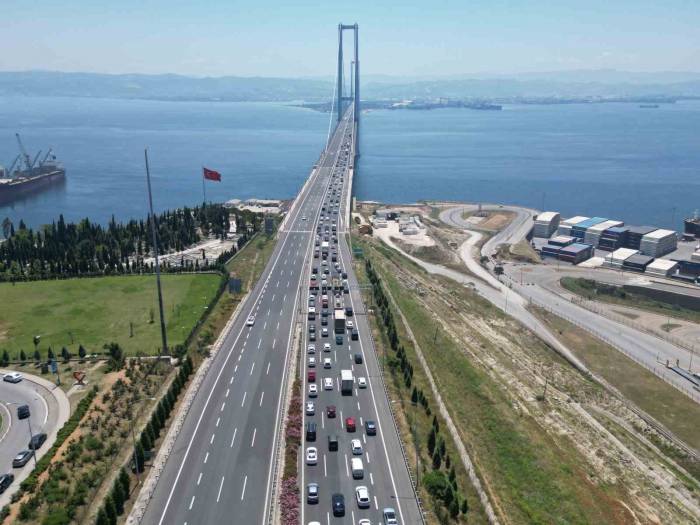 Osmangazi Köprüsü’nde Trafik Durma Noktasına Geldi