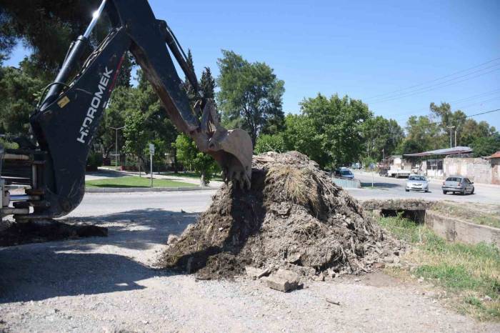 İnsan Atıkları Dere Yataklarını Tıkayınca Sel De Kaçınılmaz Oldu