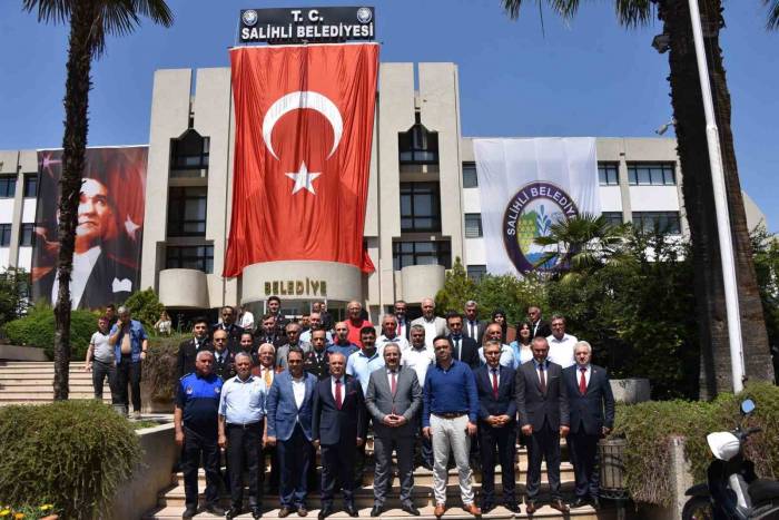 Salihli Protokolü Bayramlaştı