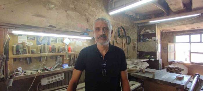 Tahtadan Sanat Eseri Yapıyor