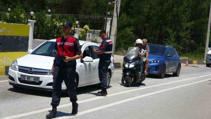 Marmaris’e Bir Günde 17 Bin Araç Giriş Yaptı