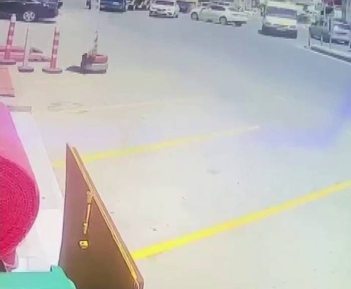 Pendik’te Yol Tartışmasında El Frenini Çekmeyi Unutunca Kaza Yaşandı