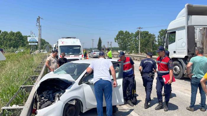 D100’de Kaza, Trafik Çift Yönlü Durdu: 10 Yaralı