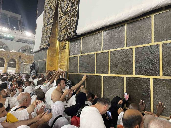 Beytullah’a Yüz Sürmek Hacıların En Büyük Hayali