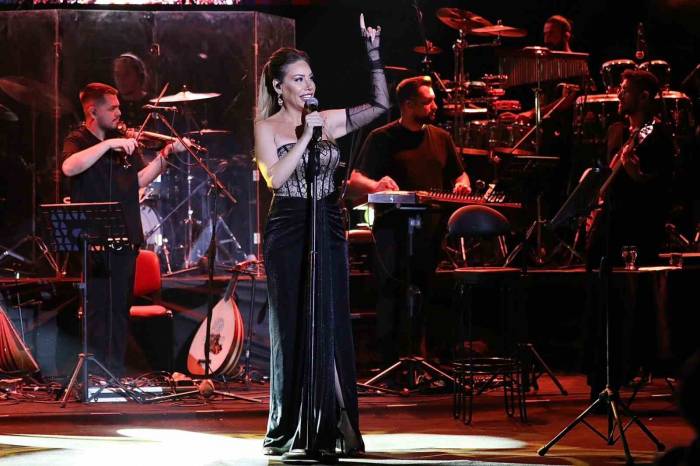 87. Uluslararası Bergama Festivali: Linet, Asklepion’da 18 Bin Hayranıyla Buluştu