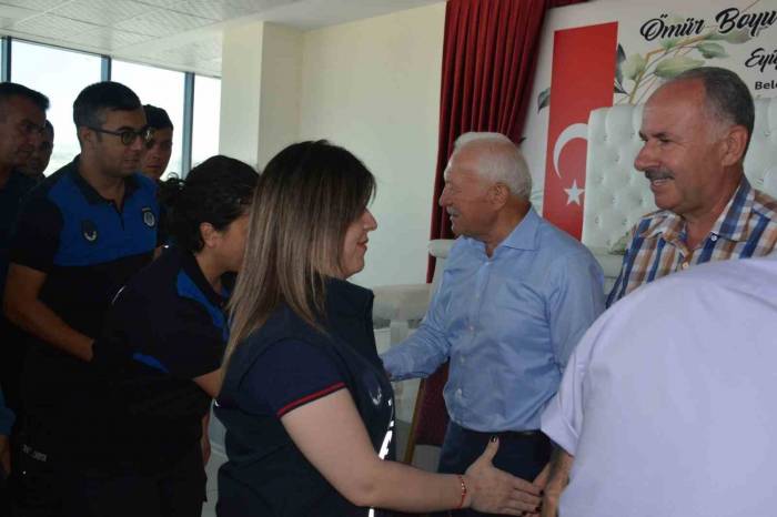 Lapseki Belediyesinde Geleneksel Personel Bayramlaşması Yapıldı