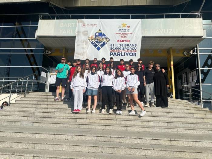 Düzceli Yüzücüler Bartın’dan 24 Madalya İle Döndü