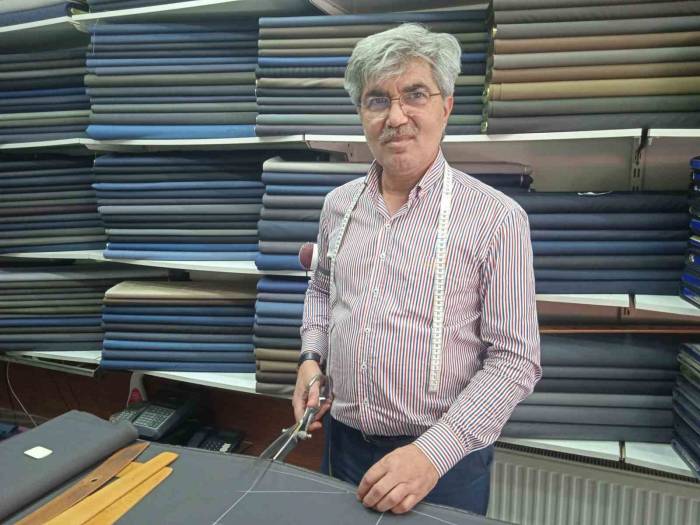 Terzilerde Kurban Bayramı Öncesinde Kumaş Pantolon Mesaisi Yaşanıyor
