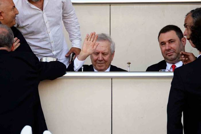 Aziz Yıldırım’a Veliefendi Hipodromu’nda Yoğun İlgi