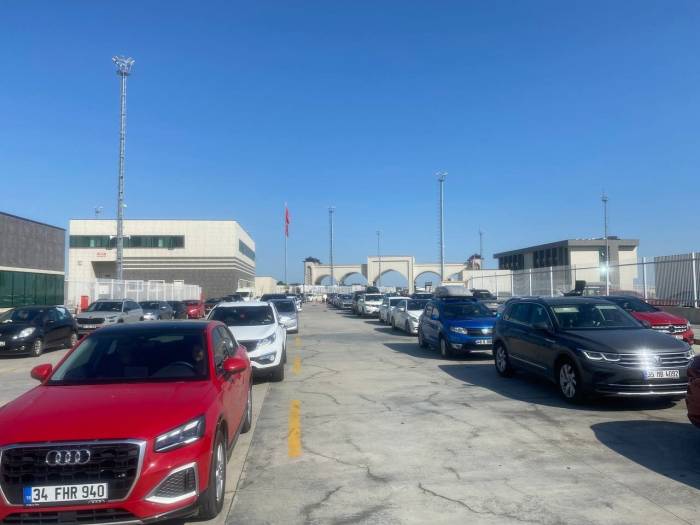 İpsala Sınır Kapısı’nda 10 Kilometrelik Araç Kuyruğu