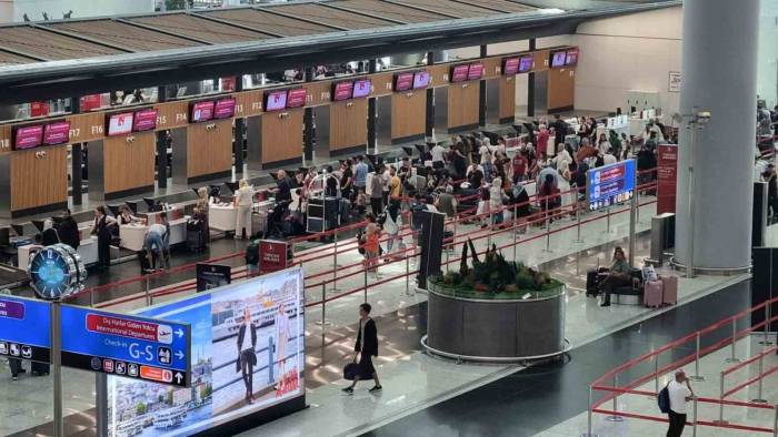 İstanbul Havalimanı’nda Kurban Bayramı Öncesi Yoğunluk Sürüyor
