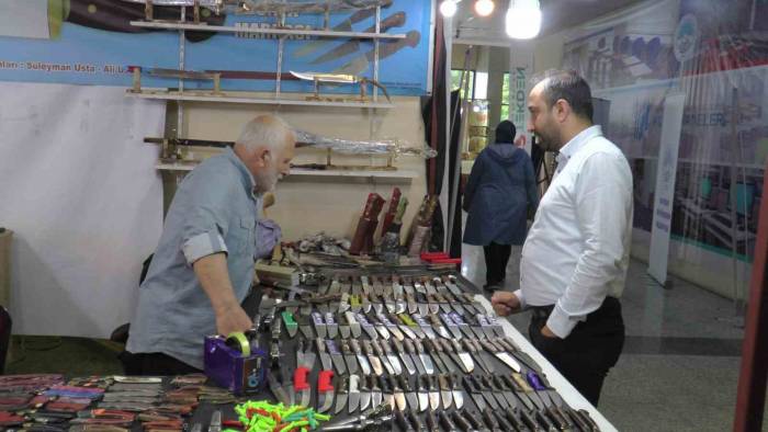 Bıçakçıdan Vatandaşlara Öneri: “hareketli Olan Yerlerden Bıçaklarınızı Alın”