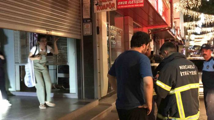 Yeni Dükkan Açacaklardı, İş Hanında Mahsur Kaldılar