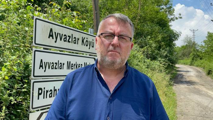 Bu Köyde İnsanlar İletişim Kurabilmek İçin Dağlara Çıkıyor