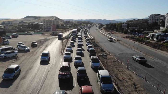 Motosiklet Ambulanslar 43 İlin Geçiş Güzergahında: Bayramda Hayat Kurtarıcı Görev Üstleniyorlar