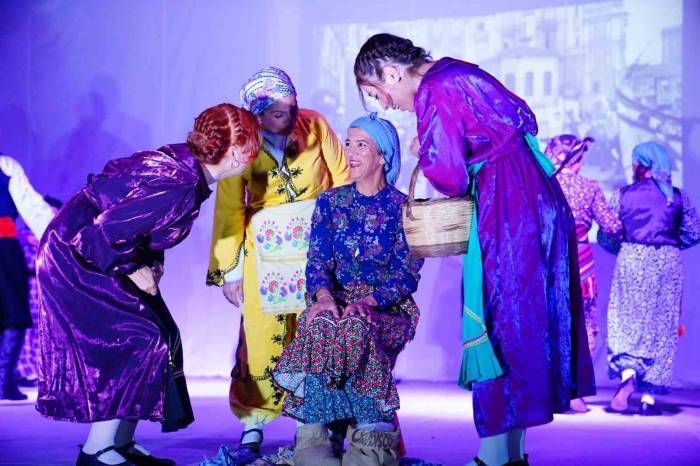 Mübadele Acısı Tiyatral Dans Gösterimi İle Bir Kez Daha Yaşatıldı