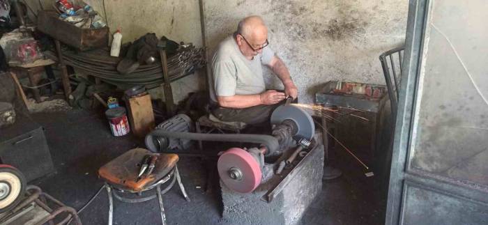 Bıçakçı Ustası Çeşmeci’nin Kurban Bayramı Mesaisi Başladı