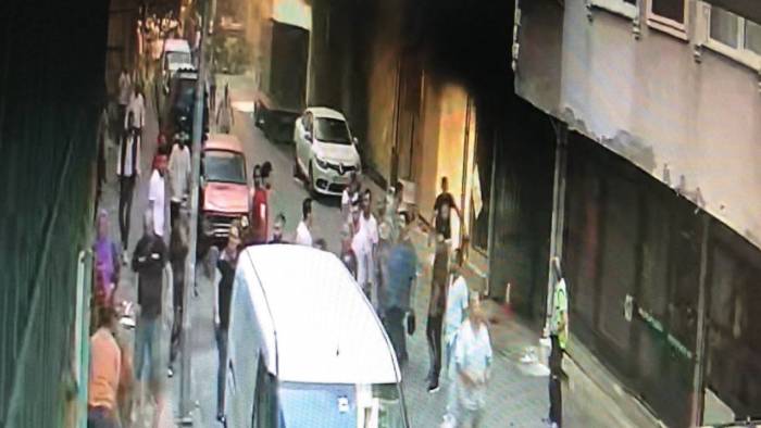 Pendik’te Yangının Çıkış Anı Güvenlik Kamerasına Yansıdı