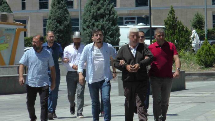 Yolcu Kavgasında Meslektaşını Öldüren Taksici Tutuklandı
