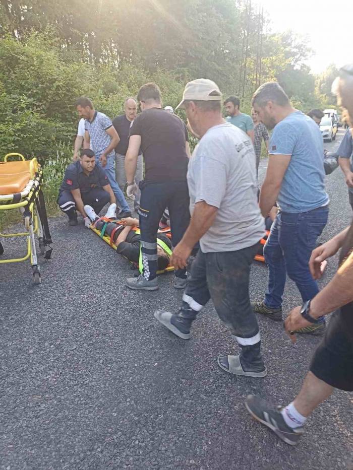 Alaplı’da Otomobil İle Motosiklet Kaza Yaptı: 2 Yaralı