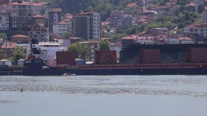 Mayın İddiası Üzerine Yük Gemisinin Çevresindeki Arama Çalışmaları Sürüyor