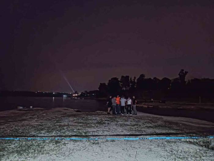 Serinlemek İçin Girdiği Gölde Boğuldu, Arkadaşları Cesedinin Başında Gözyaşı Döktü