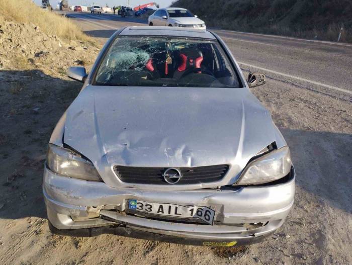 İki Otomobil Çarpıştı: 2 Yaralı