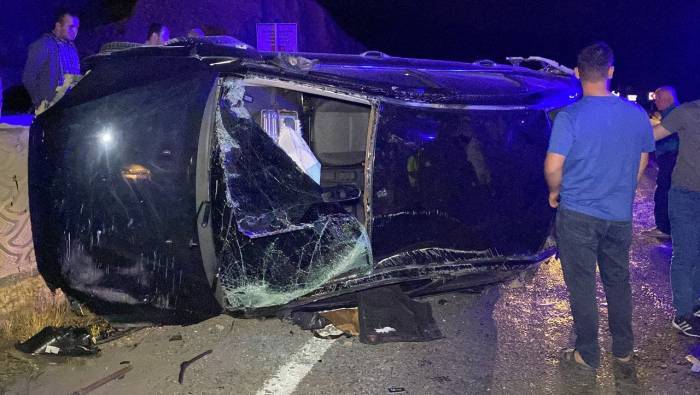 Aksaray’da Otomobil Takla Atıp Duvara Çarptı: 2 Yaralı