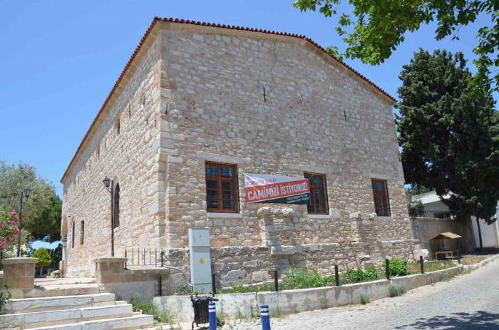 Cami Kapalı, Mescit Güvenli Değil, Cemaat Tepkili