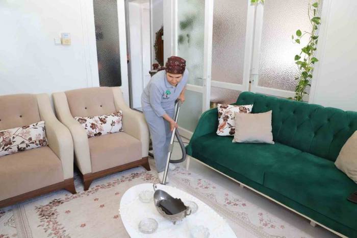 Bayram Öncesi Tüm Yaşlıların Evleri Temizlendi