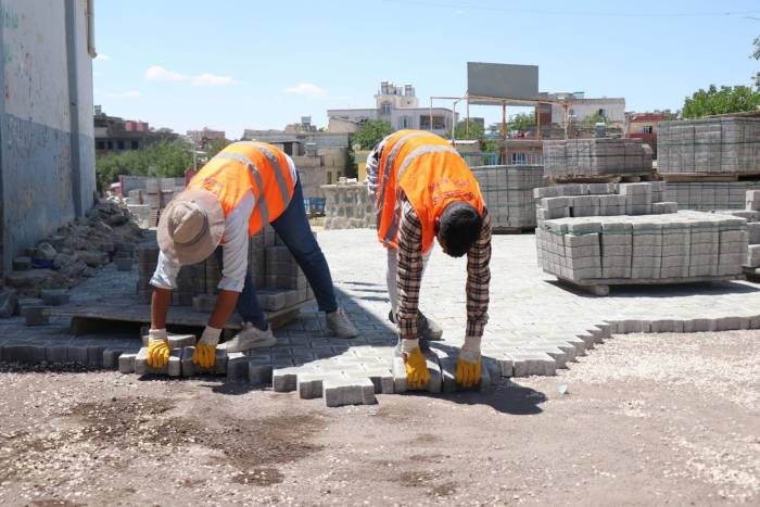 Bozova Belediyesinde Üst Yapı Çalışmaları Devam Ediyor
