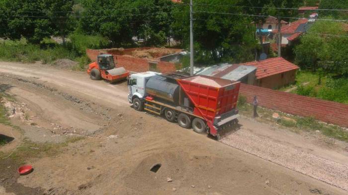 Bozüyük’te Yol Düzenleme Çalışmaları Devam Ediyor
