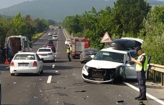 Tali Yoldan Çıkan Otomobile Çarptı: 4 Yaralı