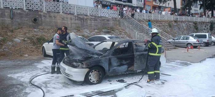 Biga’da Seyir Halindeki Araç Alev Alev Yandı