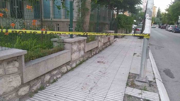 Tartıştığı Şahıs Tarafından Bıçaklanan 14 Yaşındaki Çocuk Yaralandı