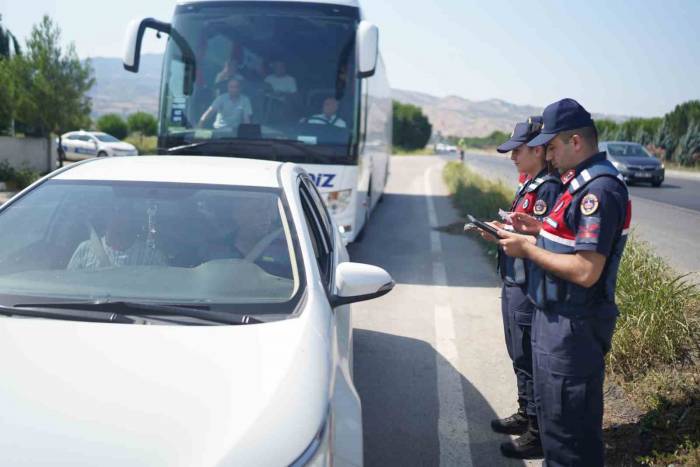 Denizli Jandarması Trafik Denetimlerini Sıklaştırdı