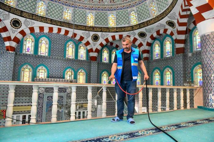 Esenyurt’ta İbadethaneler Bayram Namazına Hazır