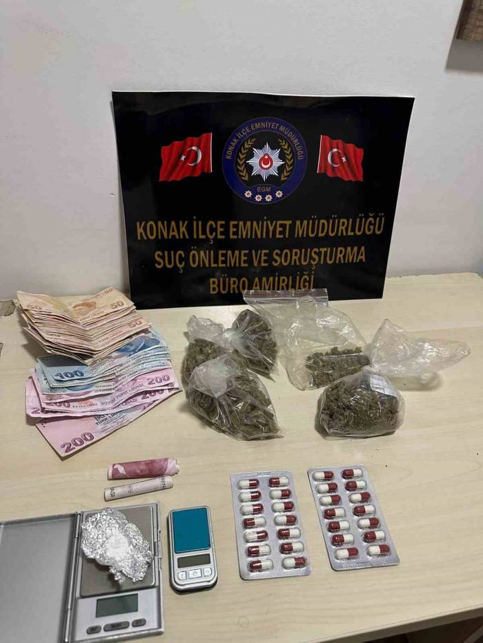 Satışa Hazır Uyuşturucu Maddelerle İzmir Polisine Yakalandılar