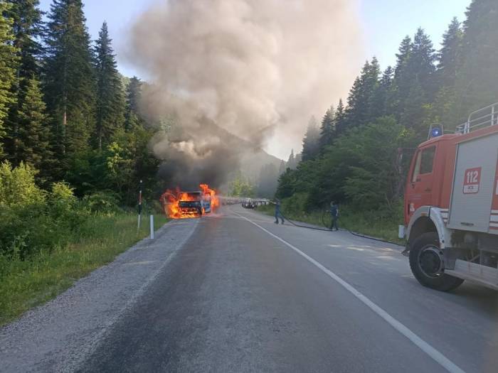 Seyir Halindeki Çekici Alev Alev Yandı