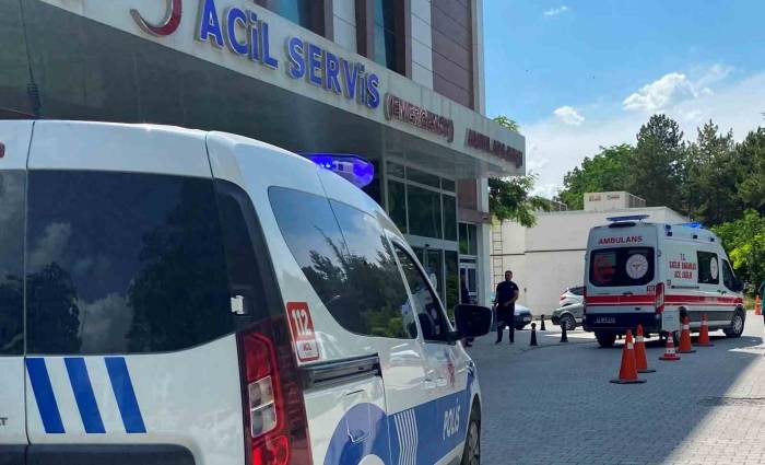 Devrilen Motosikletin Sürücüsü Yaralandı